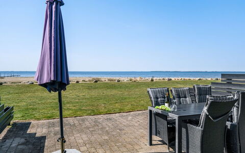 Ninne - 50M from the Sea: Hout, Dak, Architectuur, Huis, Huis, Verblijf, Siding, Hardwood, Helling, Landgoed