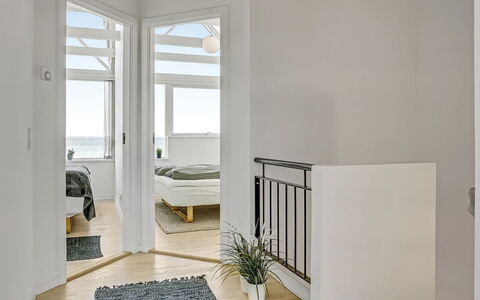 Ninne - 50M from the Sea: Hout, Dak, Architectuur, Huis, Huis, Verblijf, Siding, Hardwood, Helling, Landgoed