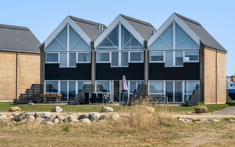 Ninne - 50M from the Sea: Hout, Dak, Architectuur, Huis, Huis, Verblijf, Siding, Hardwood, Helling, Landgoed