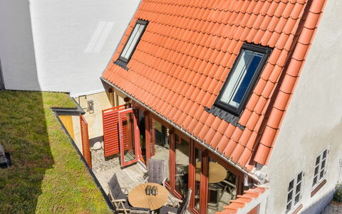 Gaby - 250M from the Sea: Hout, Dak, Architectuur, Huis, Huis, Verblijf, Siding, Hardwood, Helling, Landgoed