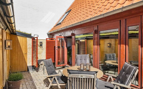 Gaby - 250M from the Sea: Hout, Dak, Architectuur, Huis, Huis, Verblijf, Siding, Hardwood, Helling, Landgoed