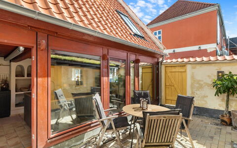 Gaby - 250M from the Sea: Hout, Dak, Architectuur, Huis, Huis, Verblijf, Siding, Hardwood, Helling, Landgoed