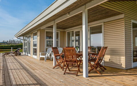 Arton - 300M from the Sea: Blauw, Struik, Verblijf, Groundcover, Tuin, Landgoed, Schaduw, Landscaping, Boerderij, Eco Hotel