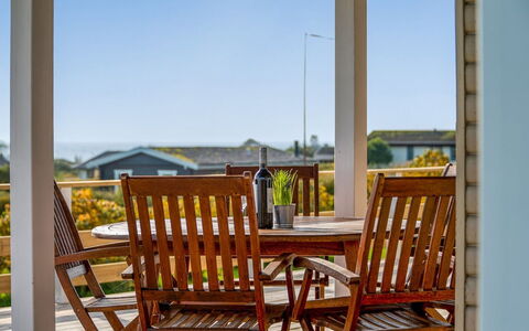 Arton - 300M from the Sea: Blauw, Struik, Verblijf, Groundcover, Tuin, Landgoed, Schaduw, Landscaping, Boerderij, Eco Hotel