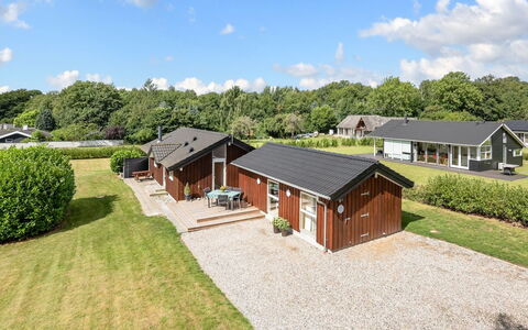 Rathi - 250M from the Sea: Huis, Huis, Dak, Woongebied, Landgoed, Verblijf, Gazon, Landscaping, Boerderij, Voorstad