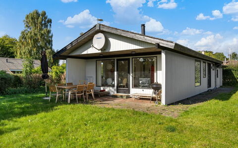 Kalle - 400M from the Sea: Appartement, Schaduw, Balkon, Stoel, Hek, Buitenmeubels, Aluminium, Kunstgras