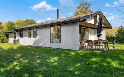Kalle - 400M from the Sea: Appartement, Schaduw, Balkon, Stoel, Hek, Buitenmeubels, Aluminium, Kunstgras