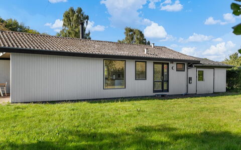 Kalle - 400M from the Sea: Appartement, Schaduw, Balkon, Stoel, Hek, Buitenmeubels, Aluminium, Kunstgras