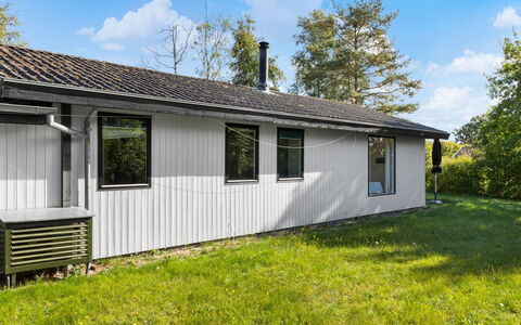 Kalle - 400M from the Sea: Appartement, Schaduw, Balkon, Stoel, Hek, Buitenmeubels, Aluminium, Kunstgras
