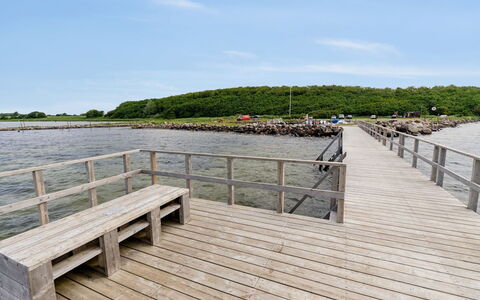 Wrage - 500M from the Sea: Flooring, Muur, Verdieping, Interieur Ontwerp, Hout, Plafond, Houten Vloer, Verlichting, Meubilair, Laminaatvloer