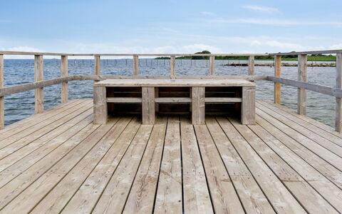 Wrage - 500M from the Sea: Flooring, Muur, Verdieping, Interieur Ontwerp, Hout, Plafond, Houten Vloer, Verlichting, Meubilair, Laminaatvloer