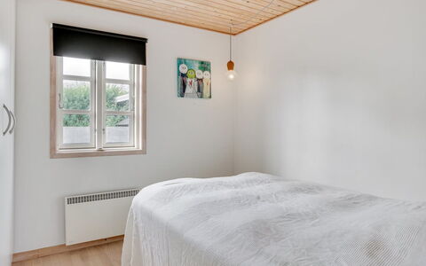 Gunlef - 50M from the Sea: Muur, Hout, Flooring, Verdieping, Interieur Ontwerp, Slaapkamer, Plafond, Bed, Houten Vloer, Huis
