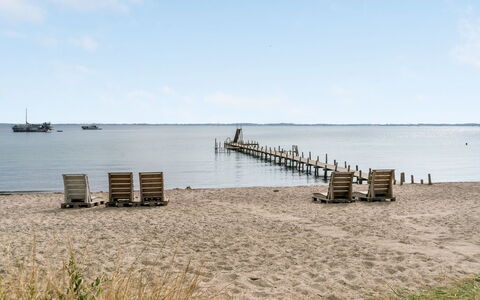 Gunlef - 50M from the Sea: Tableware, Serveware, Kop, Koffiekop, Drinkware, Theepot, Voedsel, Dishware, Theekopje, Porselein