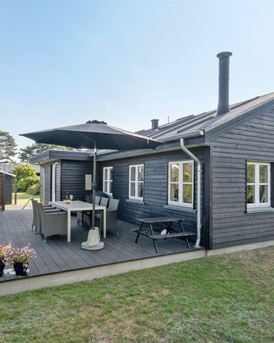 Kamilla - 200M from the Sea