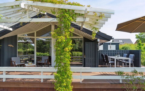 Kulben - 450M from the Sea: Blauw, Struik, Verblijf, Groundcover, Tuin, Landgoed, Schaduw, Landscaping, Boerderij, Eco Hotel