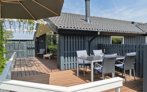 Kulben - 450M from the Sea: Blauw, Struik, Verblijf, Groundcover, Tuin, Landgoed, Schaduw, Landscaping, Boerderij, Eco Hotel