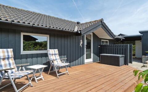 Kulben - 450M from the Sea: Blauw, Struik, Verblijf, Groundcover, Tuin, Landgoed, Schaduw, Landscaping, Boerderij, Eco Hotel