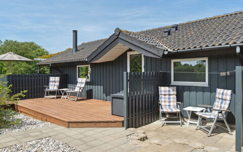 Kulben - 450M from the Sea: Blauw, Struik, Verblijf, Groundcover, Tuin, Landgoed, Schaduw, Landscaping, Boerderij, Eco Hotel
