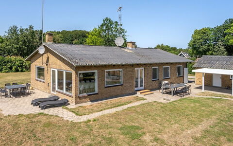 Ilda - 250M from the Sea: Dak, Huis, Huis, Verblijf, Siding, Landgoed, Oprit, Garden Gebouwen, Werf, Schuur