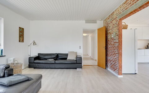 Ilda - 250M from the Sea: Dak, Huis, Huis, Verblijf, Siding, Landgoed, Oprit, Garden Gebouwen, Werf, Schuur