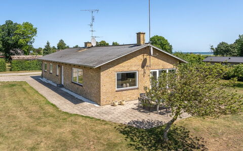 Ilda - 250M from the Sea: Dak, Huis, Huis, Verblijf, Siding, Landgoed, Oprit, Garden Gebouwen, Werf, Schuur