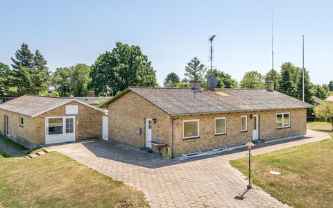 Ilda - 250M from the Sea: Dak, Huis, Huis, Verblijf, Siding, Landgoed, Oprit, Garden Gebouwen, Werf, Schuur