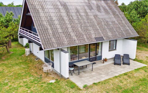 Wiger - 150M from the Sea: Dak, Huis, Huis, Verblijf, Deur, Siding, Dek, Veranda, Plank, Hardwood
