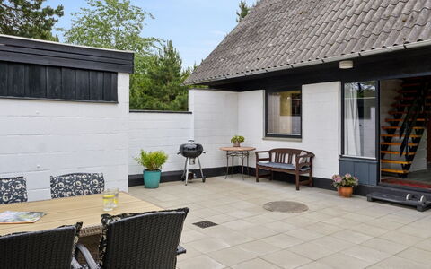 Wiger - 150M from the Sea: Dak, Huis, Huis, Verblijf, Deur, Siding, Dek, Veranda, Plank, Hardwood