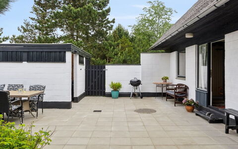 Wiger - 150M from the Sea: Dak, Huis, Huis, Verblijf, Deur, Siding, Dek, Veranda, Plank, Hardwood