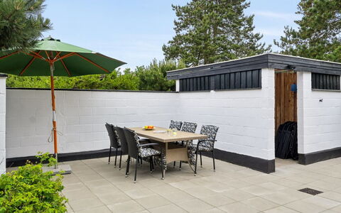 Wiger - 150M from the Sea: Dak, Huis, Huis, Verblijf, Deur, Siding, Dek, Veranda, Plank, Hardwood
