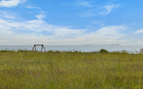 Mato - 100M from the Sea: Lucht, Blauw, Dag, Gras, Groen, Natuurlijke Omgeving, Horizon, Grasland, Vegetation, Natuurlijk Landschap