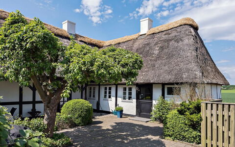 Ajo - 2Km from the Sea: Gebouw, Huis, Dak, Huis, Verblijf, Struik, Architectuur, Thatching, Land Lot