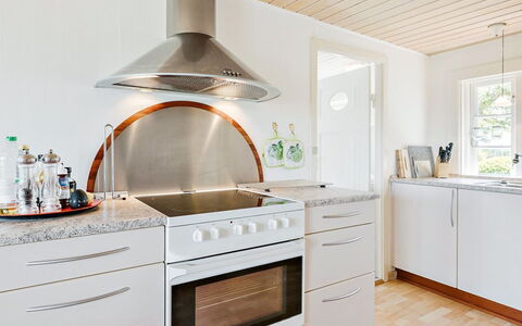 Ajo - 2Km from the Sea: Flooring, Toestel Van De Keuken, Major Appliance, Huishoudapparatuur, Keuken, Interieur Ontwerp, Verdieping, Verlichting, Plafond, Houten Vloer