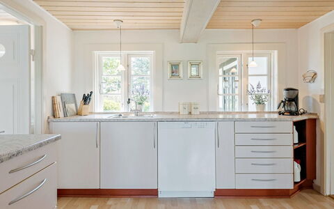 Ajo - 2Km from the Sea: Flooring, Interieur Ontwerp, Verdieping, Hout, Houten Vloer, Countertop, Meubilair, Keuken, Cabinetry, Huis