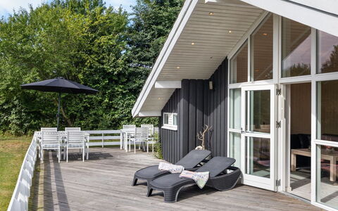 Ønevus - 550M from the Sea: Verblijf, Huis, Huis, Dak, Veranda, Landgoed, Siding, Garden Gebouwen, Boerderij, Werf