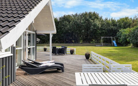 Ønevus - 550M from the Sea: Verblijf, Huis, Huis, Dak, Veranda, Landgoed, Siding, Garden Gebouwen, Boerderij, Werf