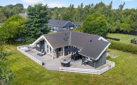 Ønevus - 550M from the Sea: Verblijf, Huis, Huis, Dak, Veranda, Landgoed, Siding, Garden Gebouwen, Boerderij, Werf