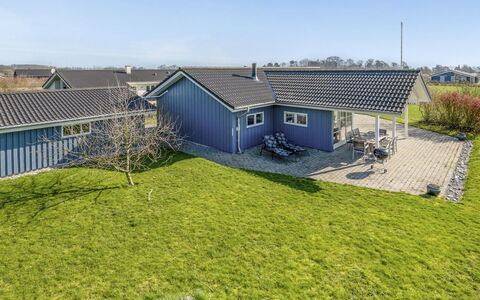 Bara - 600M from the Sea: Zwembad, Buitenmeubels, Meubilair, Toevlucht, Flagstone, Eco Hotel, Schaduw, Stoel, Vrije Tijd, Landgoed