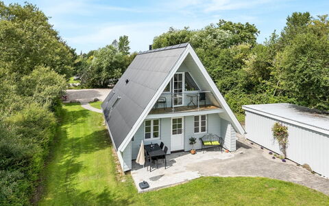 Thormund - 350M from the Sea: Dak, Huis, Huis, Verblijf, Siding, Landgoed, Oprit, Garden Gebouwen, Werf, Schuur