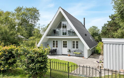 Thormund - 350M from the Sea: Dak, Huis, Huis, Verblijf, Siding, Landgoed, Oprit, Garden Gebouwen, Werf, Schuur