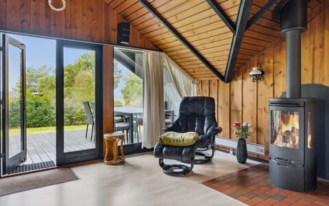 Elisej - 100M from the Sea: Meubilair, Hout, Flooring, Interieur Ontwerp, Verdieping, Houten Vloer, Plafond, Woonkamer, Bankstel, Stoel