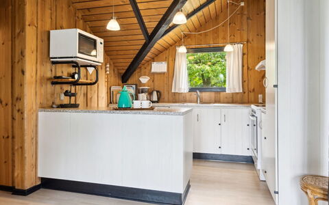 Elisej - 100M from the Sea: Hout, Plafond, Interieur Ontwerp, Flooring, Keuken, Huis, Verdieping, Meubilair, Lichte Inrichting, Kamer