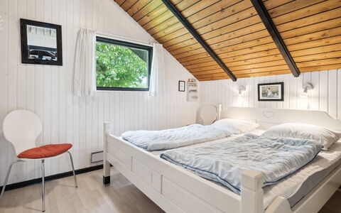 Elisej - 100M from the Sea: Hout, Slaapkamer, Bed, Huis, Interieur Ontwerp, Meubilair, Huis, Plafond, Verdieping, Bed Frame