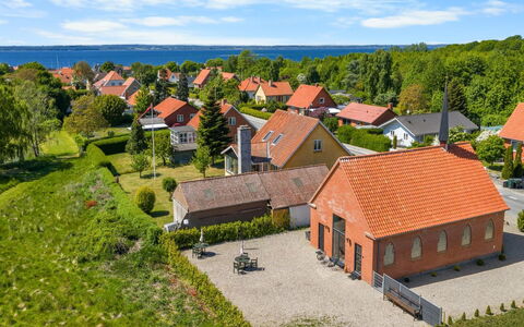 Frothi - 550M from the Sea: Huis, Huis, Dak, Woongebied, Verblijf, Landgoed, Boerderij, Gazon, Landscaping, Siding
