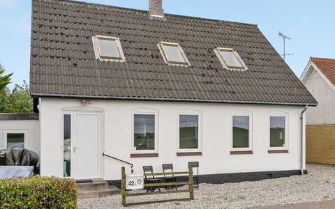 Truels - 2Km from the Sea: Dak, Huis, Huis, Verblijf, Deur, Siding, Dek, Veranda, Plank, Hardwood