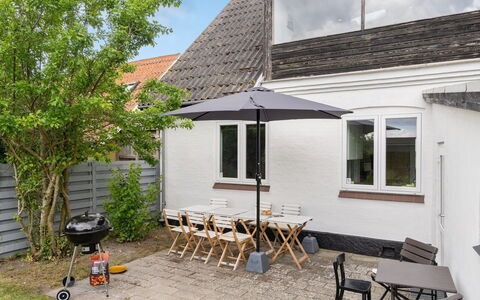 Truels - 2Km from the Sea: Dak, Huis, Huis, Verblijf, Deur, Siding, Dek, Veranda, Plank, Hardwood
