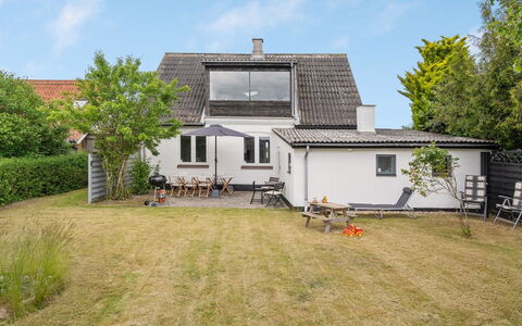 Truels - 2Km from the Sea: Dak, Huis, Huis, Verblijf, Deur, Siding, Dek, Veranda, Plank, Hardwood