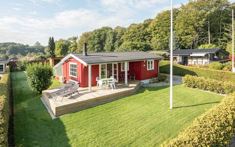 Florencia - 200M from the Sea: Dak, Huis, Land Lot, Huis, Verblijf, Landgoed, Garden Gebouwen, Schaduw, Blokhut, Landscaping