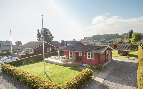 Florencia - 200M from the Sea: Dak, Huis, Land Lot, Huis, Verblijf, Landgoed, Garden Gebouwen, Schaduw, Blokhut, Landscaping