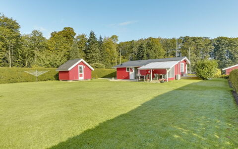 Florencia - 200M from the Sea: Dak, Huis, Land Lot, Huis, Verblijf, Landgoed, Garden Gebouwen, Schaduw, Blokhut, Landscaping